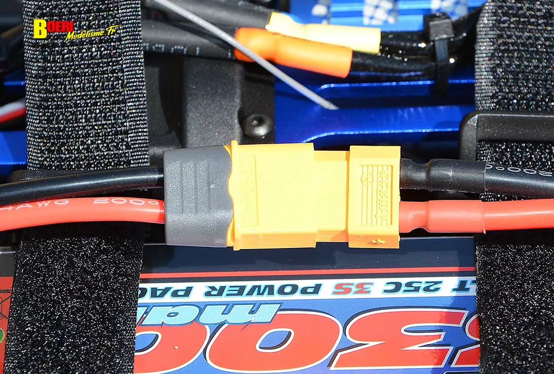 Découvrez notre test rigoureux du FTX Khaos Truggy RC 1/10 XL. Vitesse brushless, robustesse 4WD, comportement sur piste... Vaut-il son prix ? Verdict ! voiture RC FTX Khaos Truggy 4wd 1/10 XL brushless