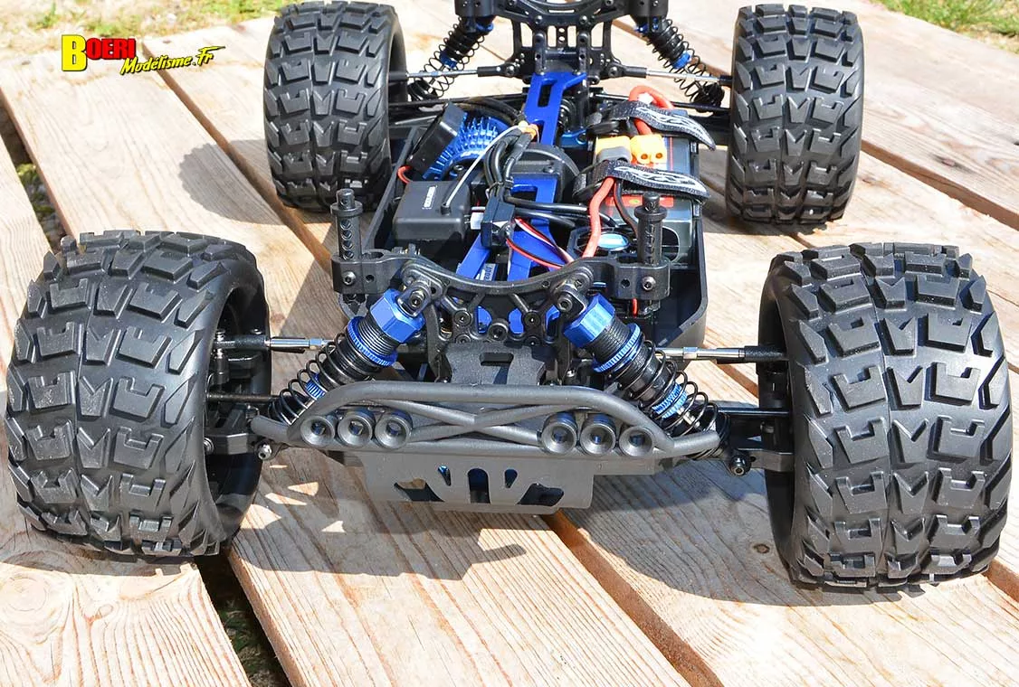 Découvrez notre test rigoureux du FTX Khaos Truggy RC 1/10 XL. Vitesse brushless, robustesse 4WD, comportement sur piste... Vaut-il son prix ? Verdict ! voiture RC FTX Khaos Truggy 4wd 1/10 XL brushless