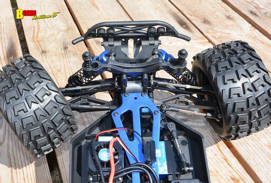 Découvrez notre test rigoureux du FTX Khaos Truggy RC 1/10 XL. Vitesse brushless, robustesse 4WD, comportement sur piste... Vaut-il son prix ? Verdict ! voiture RC FTX Khaos Truggy 4wd 1/10 XL brushless