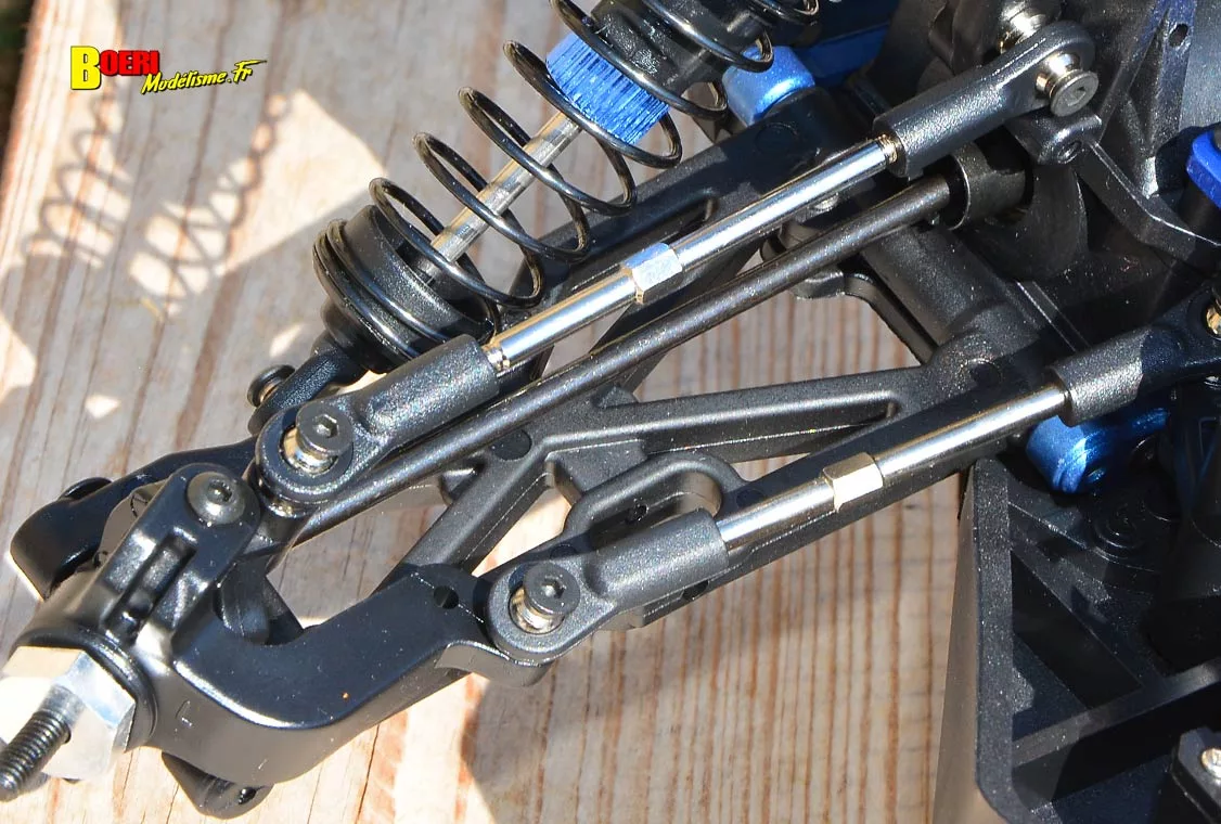 Découvrez notre test rigoureux du FTX Khaos Truggy RC 1/10 XL. Vitesse brushless, robustesse 4WD, comportement sur piste... Vaut-il son prix ? Verdict ! voiture RC FTX Khaos Truggy 4wd 1/10 XL brushless