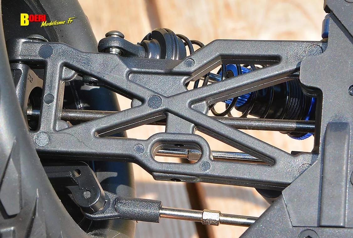 Découvrez notre test rigoureux du FTX Khaos Truggy RC 1/10 XL. Vitesse brushless, robustesse 4WD, comportement sur piste... Vaut-il son prix ? Verdict ! voiture RC FTX Khaos Truggy 4wd 1/10 XL brushless