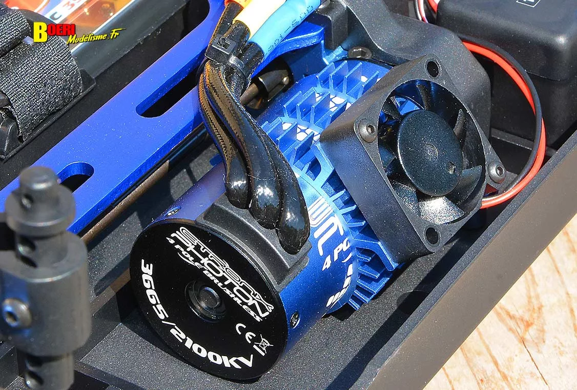 Découvrez notre test rigoureux du FTX Khaos Truggy RC 1/10 XL. Vitesse brushless, robustesse 4WD, comportement sur piste... Vaut-il son prix ? Verdict ! voiture RC FTX Khaos Truggy 4wd 1/10 XL brushless