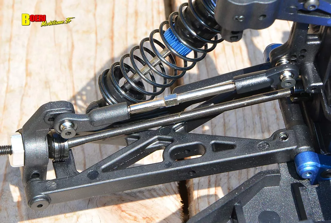 Découvrez notre test rigoureux du FTX Khaos Truggy RC 1/10 XL. Vitesse brushless, robustesse 4WD, comportement sur piste... Vaut-il son prix ? Verdict ! voiture RC FTX Khaos Truggy 4wd 1/10 XL brushless