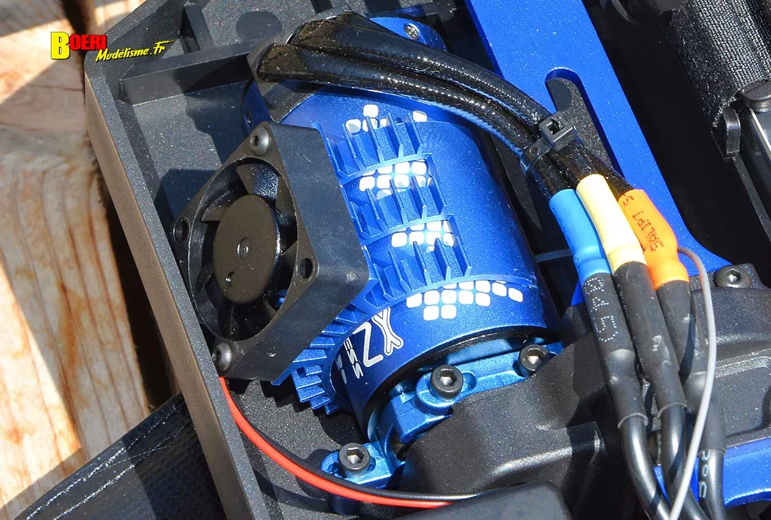 Découvrez notre test rigoureux du FTX Khaos Truggy RC 1/10 XL. Vitesse brushless, robustesse 4WD, comportement sur piste... Vaut-il son prix ? Verdict ! voiture RC FTX Khaos Truggy 4wd 1/10 XL brushless