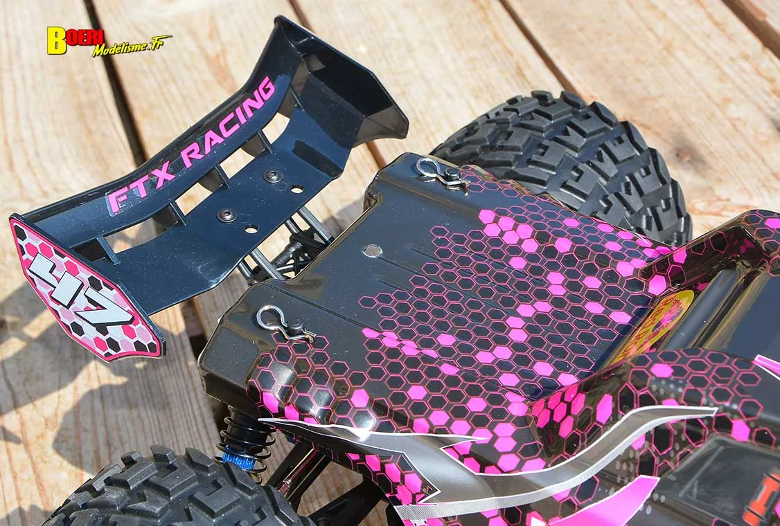 Découvrez notre test rigoureux du FTX Khaos Truggy RC 1/10 XL. Vitesse brushless, robustesse 4WD, comportement sur piste... Vaut-il son prix ? Verdict ! voiture RC FTX Khaos Truggy 4wd 1/10 XL brushless