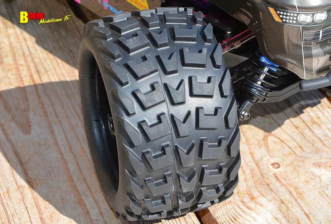 Découvrez notre test rigoureux du FTX Khaos Truggy RC 1/10 XL. Vitesse brushless, robustesse 4WD, comportement sur piste... Vaut-il son prix ? Verdict ! voiture RC FTX Khaos Truggy 4wd 1/10 XL brushless