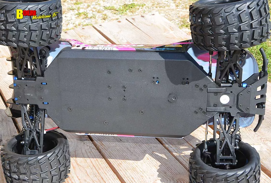 Découvrez notre test rigoureux du FTX Khaos Truggy RC 1/10 XL. Vitesse brushless, robustesse 4WD, comportement sur piste... Vaut-il son prix ? Verdict ! voiture RC FTX Khaos Truggy 4wd 1/10 XL brushless