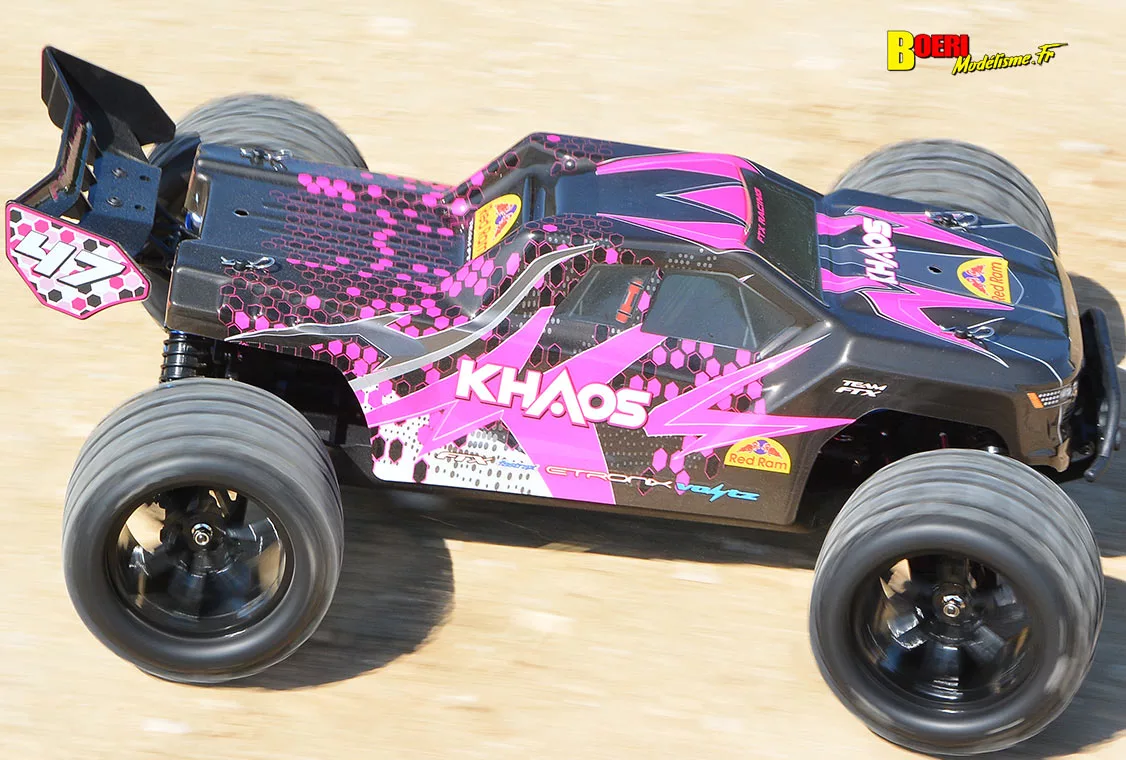 Découvrez notre test rigoureux du FTX Khaos Truggy RC 1/10 XL. Vitesse brushless, robustesse 4WD, comportement sur piste... Vaut-il son prix ? Verdict ! voiture RC FTX Khaos Truggy 4wd 1/10 XL brushless