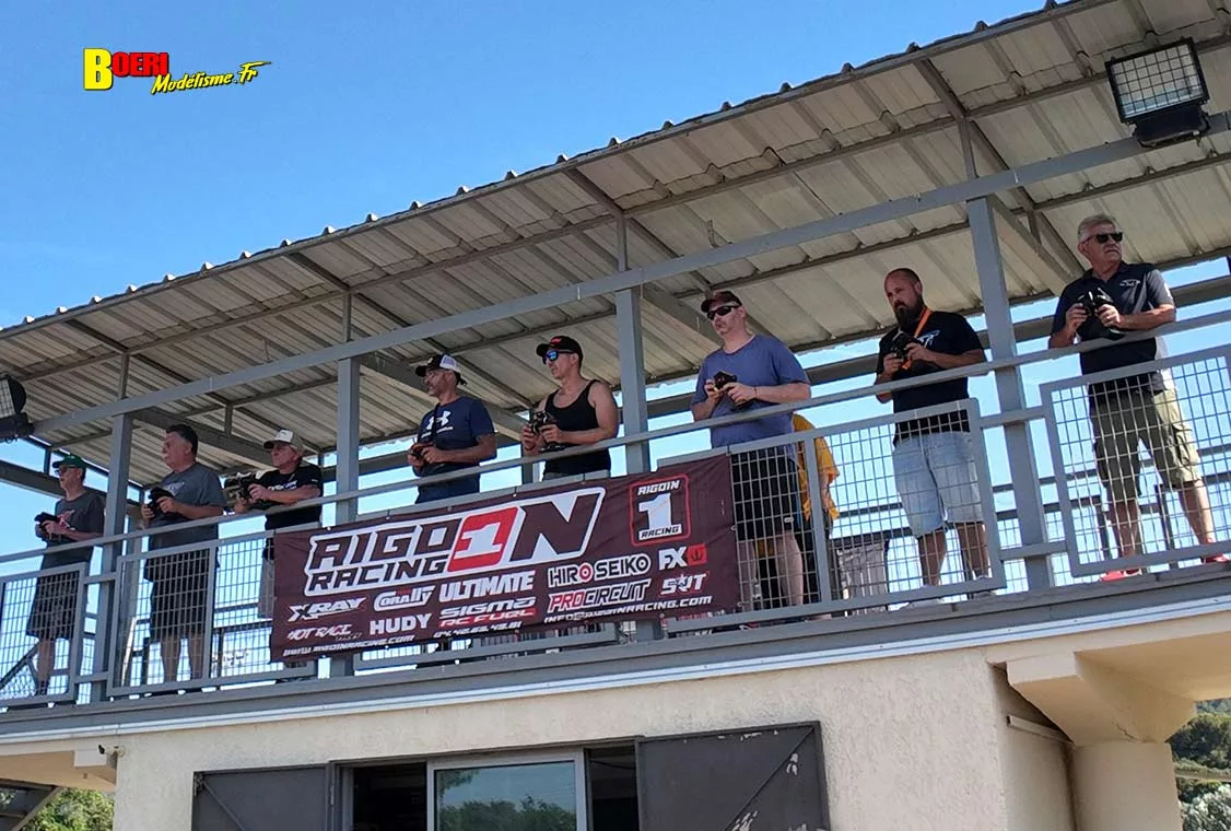 Le podium et la zone de ravitaillemnt pour les thermiques du club MMM de Marseille. finale du challenge mini racing tour de provence à marseille 20 juin 2026